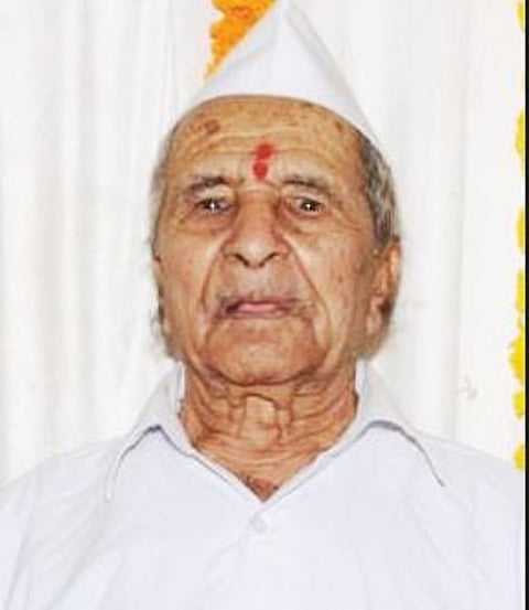 1952 च्या पहिल्या मतदानावेळी स्थिती कशी होती? 102 वर्षांच्या निवृत्ती दारवटकरांनी सांगितला अनुभव