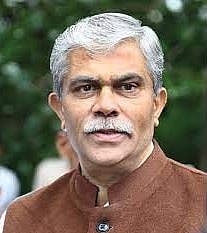 शिक्षण समाजाच्या प्रश्नांची उत्तरे शोधणारे असावे : डॉ. करमळकर