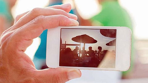 धक्कादायक! मैत्रिणींची छायाचित्रे प्रियकराला पाठवायची; तरुणीसह प्रियकरावर विनयभंगाचा गुन्हा