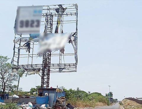 पुणे-सातारा महामार्गावर शेकडो होर्डिंग; स्ट्रक्चरल ऑडिट करण्याची मागणी