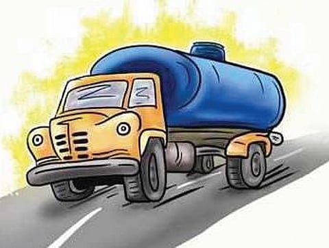 जलसंकट ! उन्हाच्या वाढत्या पार्यासोबतच टँकरची मागणी वाढली