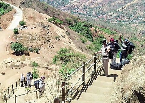 Loksabha election | रायरेश्वर मतदान केंद्रासाठी कर्मचार्यांची पायपीट