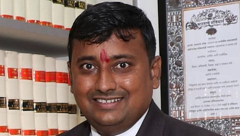 बार असोसिएशनच्या अध्यक्षपदी अॅड.अमित आळंगे यांची निवड