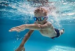 पालकांनो, मुलांना पोहायला शिकवा! वाढत्या दुर्घटनांमुळे पोहण्याचे धडे काळाची गरज