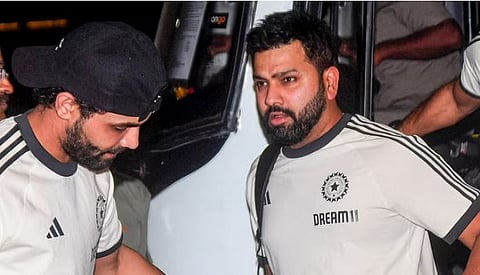 अमेरिका आणि वेस्ट इंडिज येथे होणार्या टी-20 विश्वचषक स्पर्धेसाठी कर्णधार रोहित शर्माच्या नेतृत्वाखाली भारतीय क्रिकेट संघाची पहिली तुकडी शनिवारी रात्री न्यूयॉर्कला रवाना झाली.