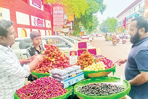 कोलकात्याची लिची पुण्याच्या बाजारात; हंगाम सुरू झाल्याने आवक वाढली