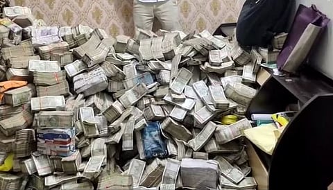 जप्त राेकड ३५ काेटींवर!, झारखंडचे मंत्री आलम यांच्या पीएसह एकाला अटक