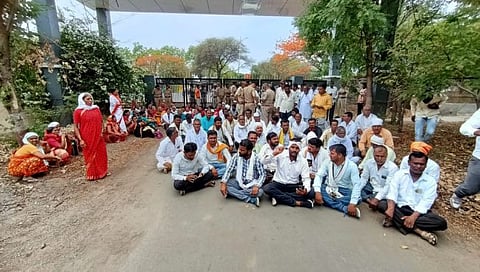 Nashik News | पाणी प्रश्न पेटला ! आंदोलनासाठी निघालेल्या शेतकऱ्यांना येवला पोलिसांनी घेतलं ताब्यात