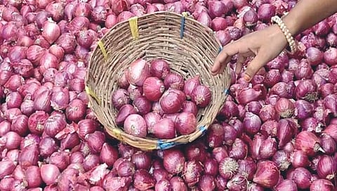 कांद्याबाबत धरसोडीचे धोरण का?