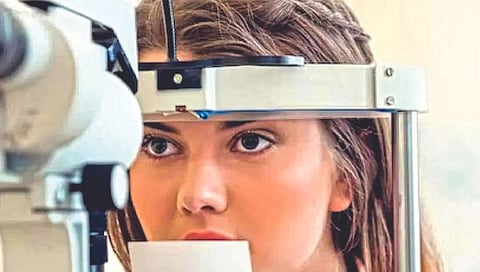 ‘स्क्रीन टाइम’चे साइड इफेक्ट्स, शहरी मुलांमध्ये वाढताेय ‘मायोपिया’