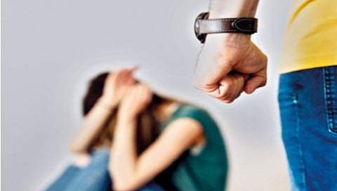 महिला आणि कौटुंबिक हिंसाचार