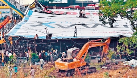 आपत्ती : बेकायदा ‘होर्डिंग्ज’चे बळी