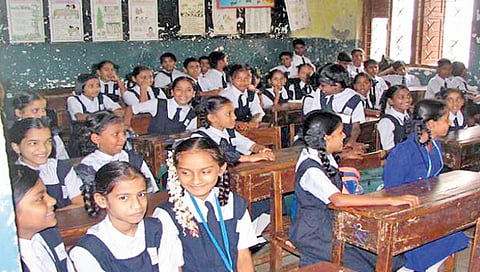 पहिल्या दिवशी विद्यार्थी गणवेशापासून राहणार वंचित