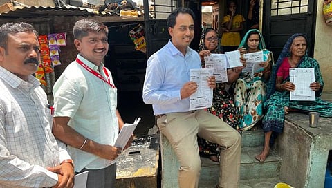 Lok Sabha Election 2024 | जळगाव जिल्ह्यात 2 लाख घरांत पोहचले लोकशाही उत्सवाचे निमंत्रण, जिल्हाधिकाऱ्यांकडून भावनिक आवाहन