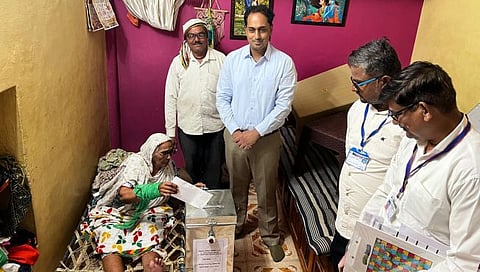 Jalgaon Lok Sabha | जळगाव जिल्ह्यात 52 मतदारांचे ‘होम वोटिंग’, सुशाला लिंबा राणे ठरल्या पहिल्या मतदार