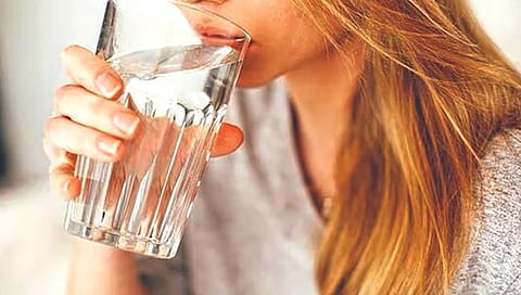जेवल्यानंतर लगेच पाणी पिता? थोडे थांबा!