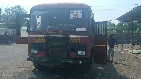 Nashik News | वणी बसस्थानकात बसच्या इंजिनला अचानक आग, प्रसंगावधान राखल्याने 27 प्रवासी सुखरुप