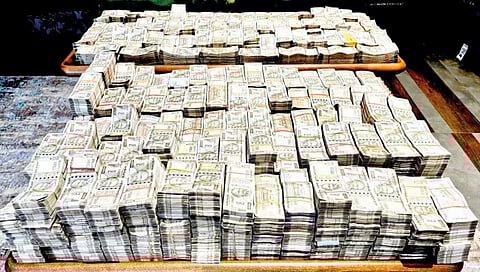 नाशिक : आयकर विभागाच्या छाप्यात आढळलेली रोकड. जप्त केलेल्या रोकडची तयार केलेली ‘आयआरएस’ प्रतिकृती.