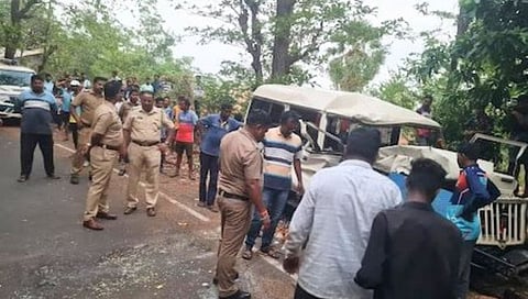 नाशिकच्या भाविकांवर पालघरमध्ये काळाचा घाला; तिघांचा मृत्यू, 7 जण गंभीर