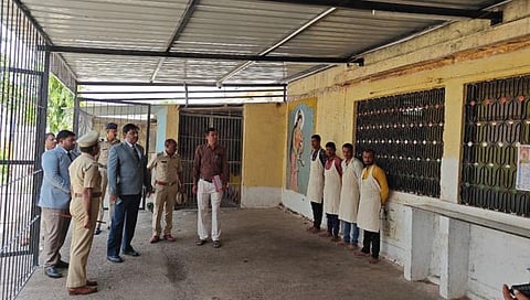 Jalgaon News | जिल्हा प्रधान सत्र न्यायधीश व सचिव यांची जळगाव जिल्हा कारागृहास भेट