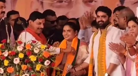 मध्य प्रदेशमधील बीना मतदारसंघातील ल काँग्रेसच्या आमदार निर्मला सप्रे यांनी मुख्यमंत्री मोहन यादव यांच्या उपस्थितीत भाजपमध्ये प्रवेश केला.