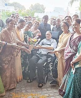 सहकारमंत्री दिलीप वळसे पाटील परतले घरी; फटाक्यांच्या आतषबाजीत स्वागत