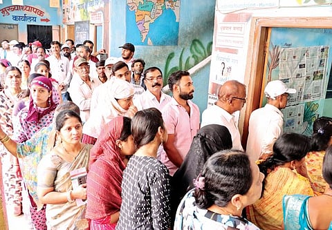 loksabha election | मतदान केंद्र न सापल्याने गोंधळ; धायरी भागात भर उन्हात मतदारांचा उत्साह