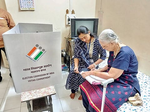 Loksabha election | मतदान केंद्र थेट पोहोचले ज्येष्ठांच्या घरी; ‘या’ वयोगटातील मतदारांसाठी खास सुविधा
