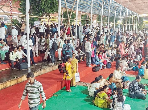 शिरूर लोकसभेसाठी आज मतसंग्राम; पोलिस बंदोबस्तात साहित्याचे वितरण