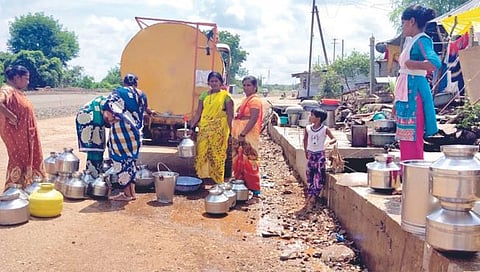 सव्वातीन लाख जनता पाण्यासाठी तहानलेली