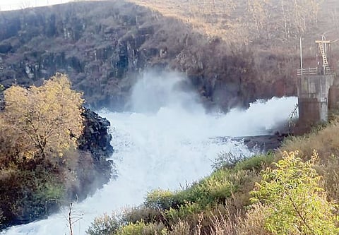 बंधारे भरण्यासाठी भामा आसखेडमधून सोडले पाणी.