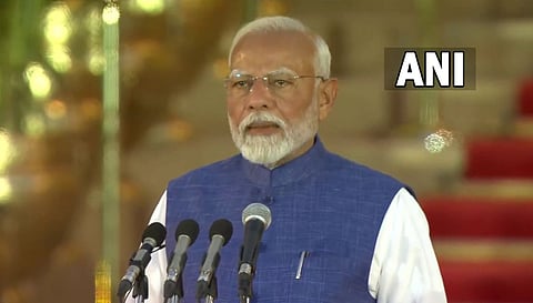 नरेंद्र मोदी यांनी तिसऱ्यांदा पंतप्रधानपदाची शपथ घेतली. त्यांना राष्ट्रपती द्रौपदी मुर्मू यांनी पद आणि गोपनीयतेची शपथ दिली. तिसऱ्यांदा पंतप्रधानपदाची शपथ घेणारे नरेंद्र माेदी हे तिसरे पंतप्रधान ठरले आहेत.