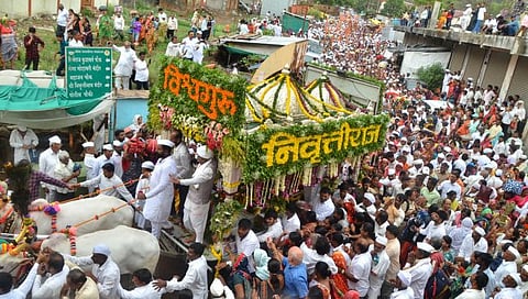 संत निवृत्तीनाथांच्या पालखीचे त्र्यंबकेश्वरमधून पंढरपूरकडे प्रस्थान(छाया :हेमंत घोरपडे)
