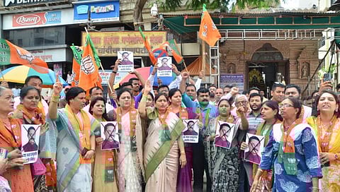 नाशिक : काँग्रेस प्रदेशाध्यक्ष नाना पटोले यांच्या निषेधार्थ आंदोलन करताना भाजपचे पदाधिकारी व कार्यकर्ते. (छाया:हेमंत गोडसे)