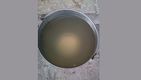 Dhule News | पिंपळनेरकर पिताय पिवळं पाणी, दीड महिन्यापासून दूषित पाण्याचा पुरवठा