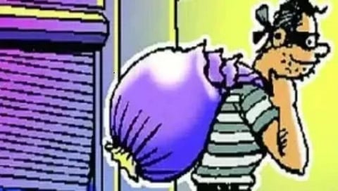 Jalgaon Crime | अल्पवयीन मुलांकडून दुकाने फोडून चोरी, १२ लाखांची चांदी जप्त