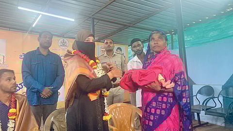 जातीधर्मापेक्षा माणुसकीच ठरली वरचढ; गोकाकमध्ये मुस्लिम दांपत्याकडून हिंदू बाळंतिणीचा सांभाळ