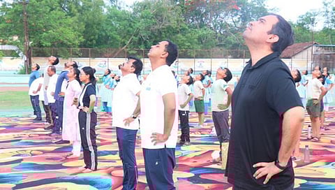 जळगाव : छत्रपती शिवाजी महाराज जिल्हा क्रीडा संकुलात आंतरराष्ट्रीय योग दिन उत्साहात