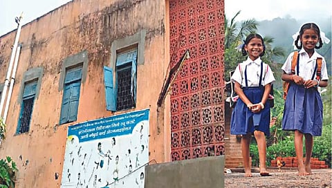 Nashik : नावालाच ‘स्मार्ट’, दुरुस्तीविना शाळांची लागली वाट