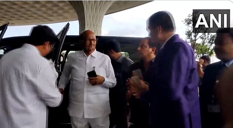 राष्ट्रवादी शरदचंद्र पवार पक्षाचे अध्यक्ष शरद पवार हे आज सकाळी दिल्लीला रवाना झाले.