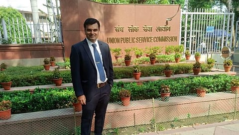 डॉ. आर. व्ही. पोवार यांचे युपीएससी परीक्षेमध्ये यश; केंद्रात वरिष्ठ कृषी अभियंतापदी निवड