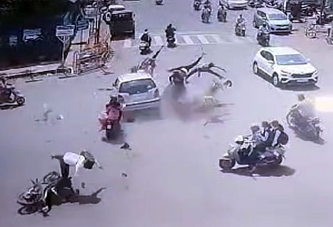 कोल्हापुरात भरधाव कारने 7 जणांना उडवले, चौघांचा मृत्यू; जाणून घ्या नेमके घडले (Video)