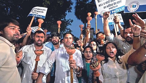 ‘नीट’चे पेपर सोडवून देणारे रॅकेट गुजरातेत; प्राचार्यासह 5 गजाआड