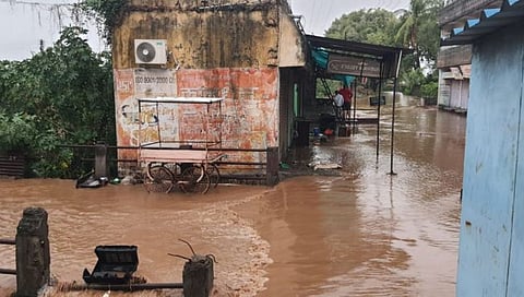 मानवत तालुक्यात पावसामुळे आलेला ओढ्यांना पूर