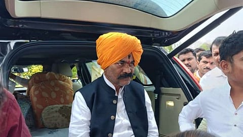 बीड : गहिनीनाथ गडाचे विठ्ठल महाराज यांना रुग्णालयातून डिस्चार्ज