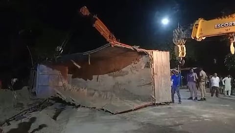 एका क्षणात ८ जणांच कुटुंब संपलं; उत्तर प्रदेशमध्ये भीषण अपघात