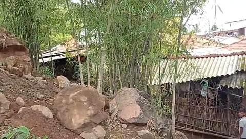 पहिल्याच पावसात खैरे येथे दरड कोसळल्याने नागरिक भयभीत झाले आहेत.