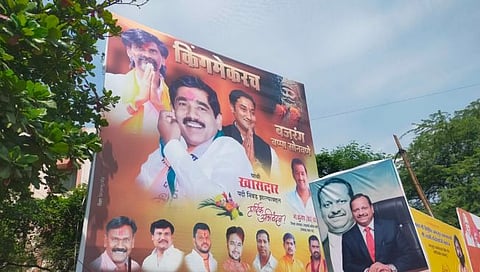 बीड : पक्षाच्या बॅनरवर जरांगेंचा फोटो; चर्चेला उधाण