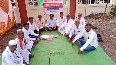 पूर्णा : शेतात जाणारा रस्ता अडवला, शेतकऱ्यांनी धरले अमरण उपोषण