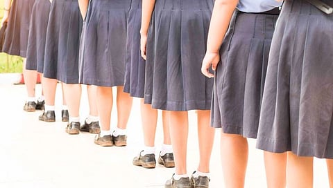 शालेय गणवेशात कोंडतोय मुलींचा श्वास! फ्रॉक, पिनोफ्रॉक, स्कर्टमुळे हालचालींवर मर्यादा